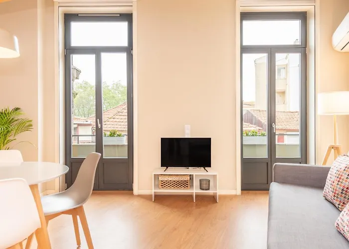 12 Sweet Caroline Apartment