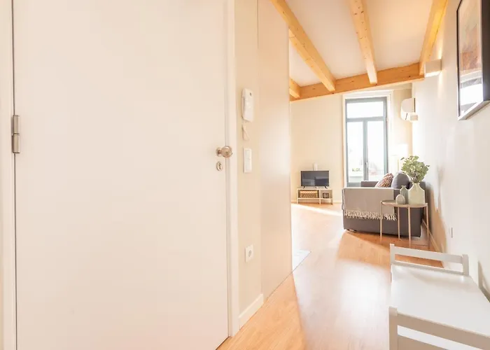 12 Sweet Caroline Apartment *