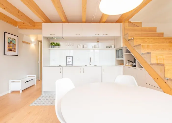 12 Sweet Caroline Apartman